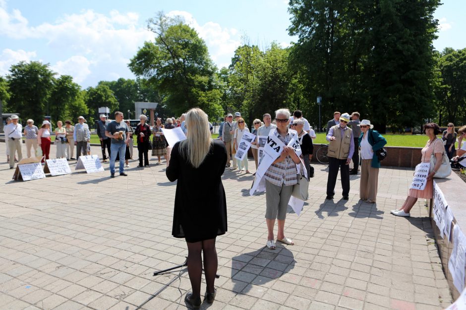 Atgimimo aikštėje mitingavo Klaipėdos tarybos narė