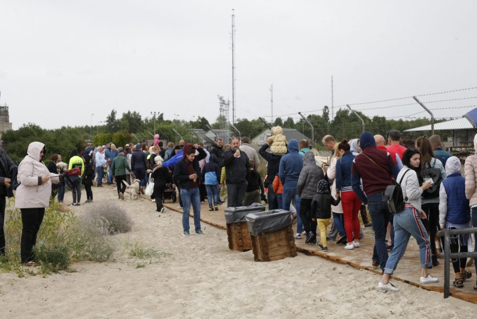 Šimtai klaipėdiečių prie uosto vartų pasitiko jūrų milžiną