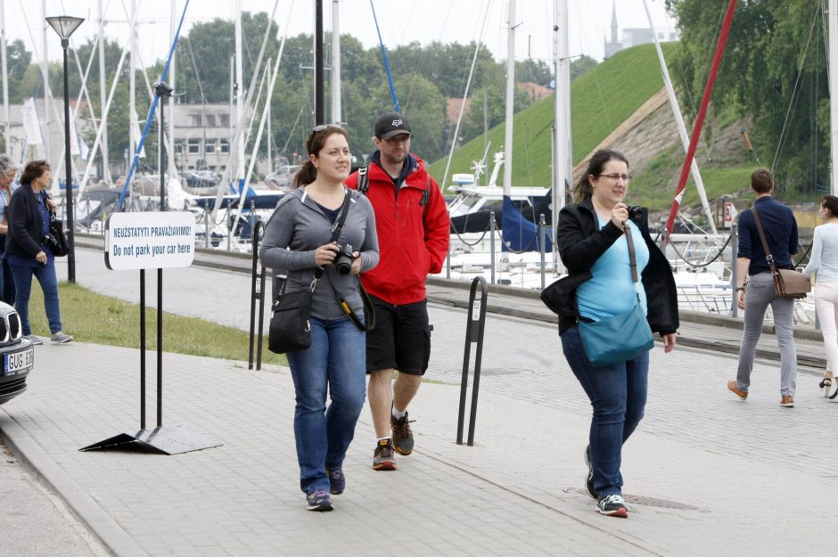 Uostamiestyje vieši akį traukiantis kruizinis laineris