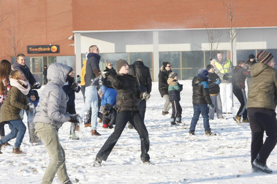 Gniūžčių mūšio Klaipėdoje nesutrikdė prastai lipęs sniegas