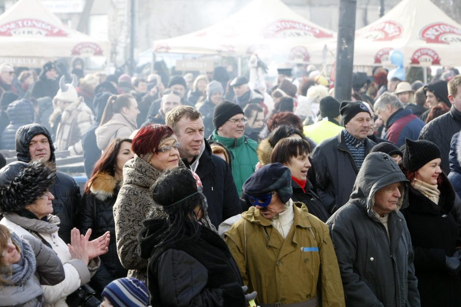 Priekulėje žiema iš kiemo varyta trankiai