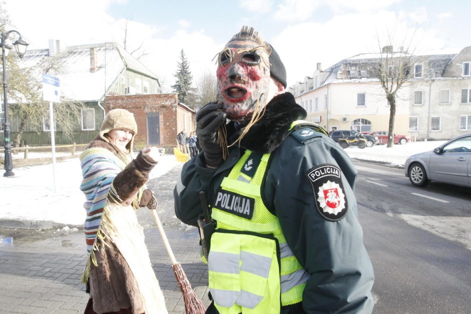 Priekulėje žiema iš kiemo varyta trankiai