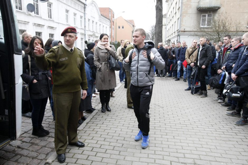 Tarp šauktinių – ir merginos