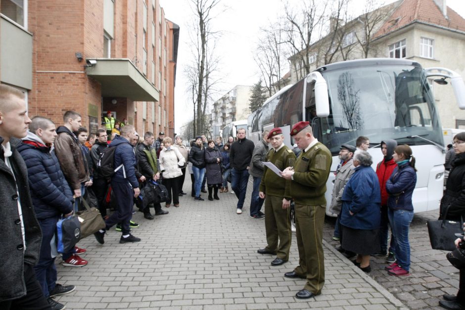 Tarp šauktinių – ir merginos