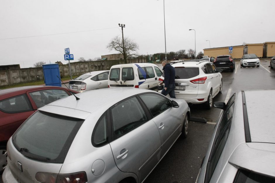 Klaipėdiečiai šventes pratęsė traukdami prie jūros