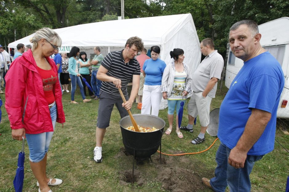 Prie Luksto „Tvarka ir teisingumas“ partiečiai kūrė didžiausią ES vėliavą