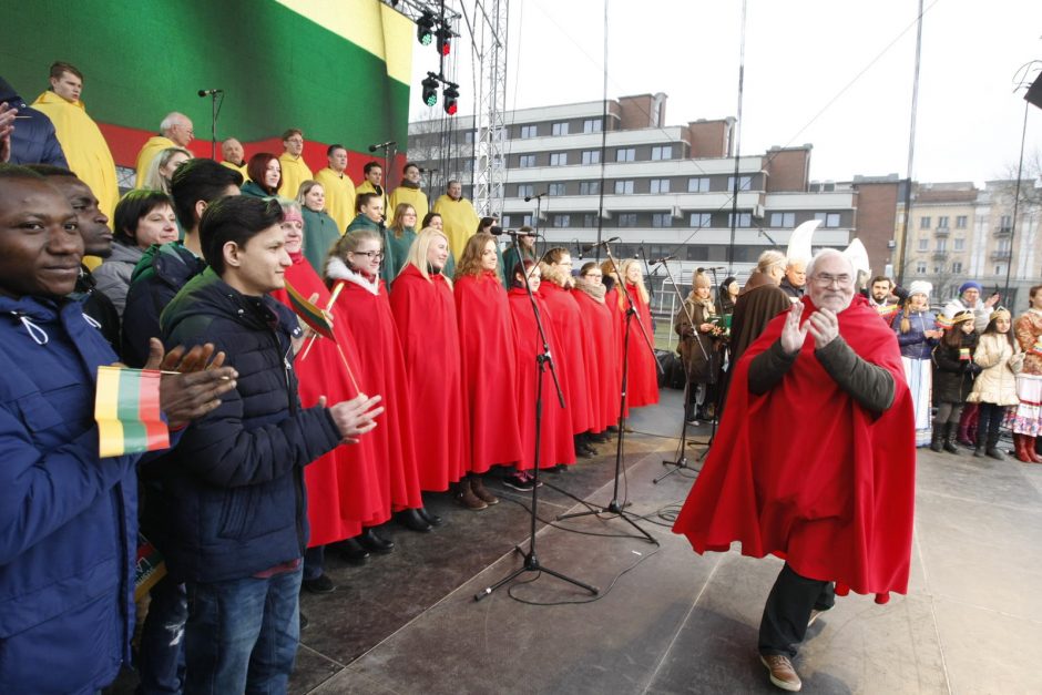 „Tautiška giesmė“ skambėjo įvairiomis kalbomis