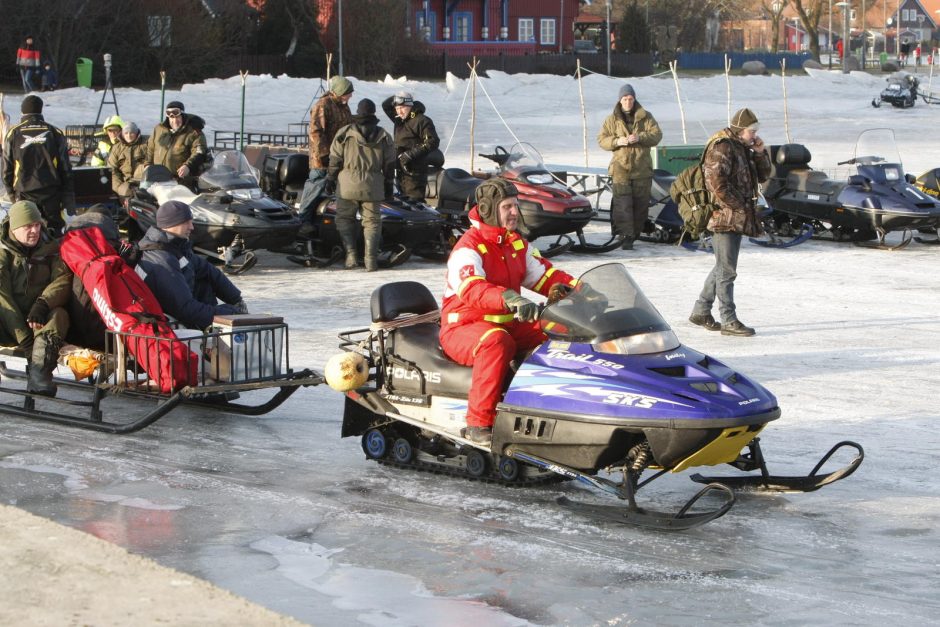 Žūklės malonumai – ant Kuršių marių ledo