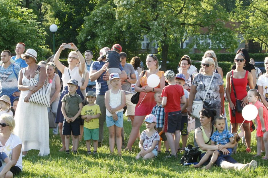 Klaipėdiečius suvienijo apsikabinimo akcija