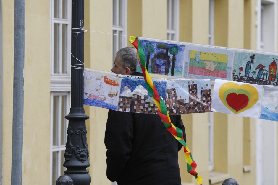 Senamiestį puošė vaikų piešiniai