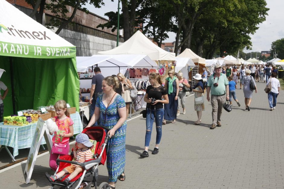 Danės krantinė virto prekybininkų ir virėjų alėja