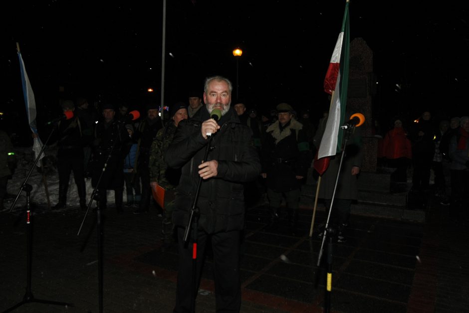 Sukilėlių keliais žengė tūkstantinė minia