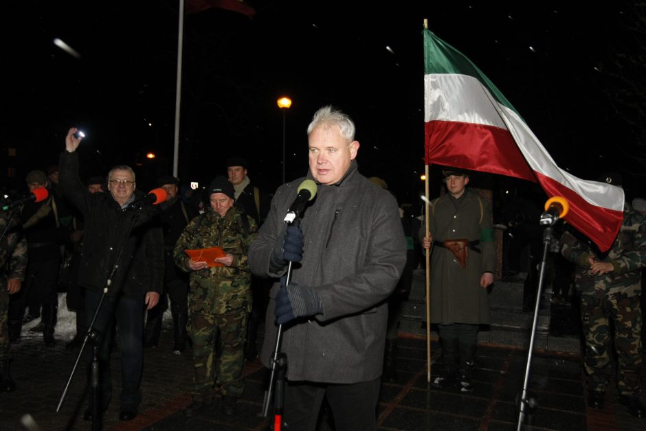 Sukilėlių keliais žengė tūkstantinė minia