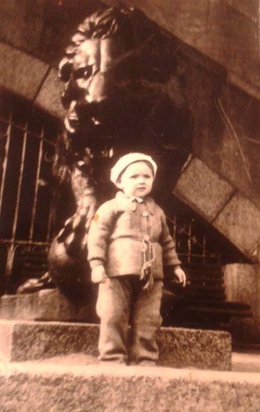 Tradicija – foto prie Karo muziejaus liūtų (daugiau kaip 250 foto)