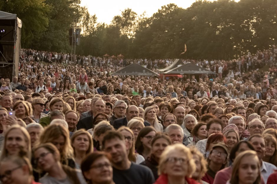 Tarp „Tautišką giesmę“ giedojusių keturių milijonų – tūkstančiai kauniečių balsų