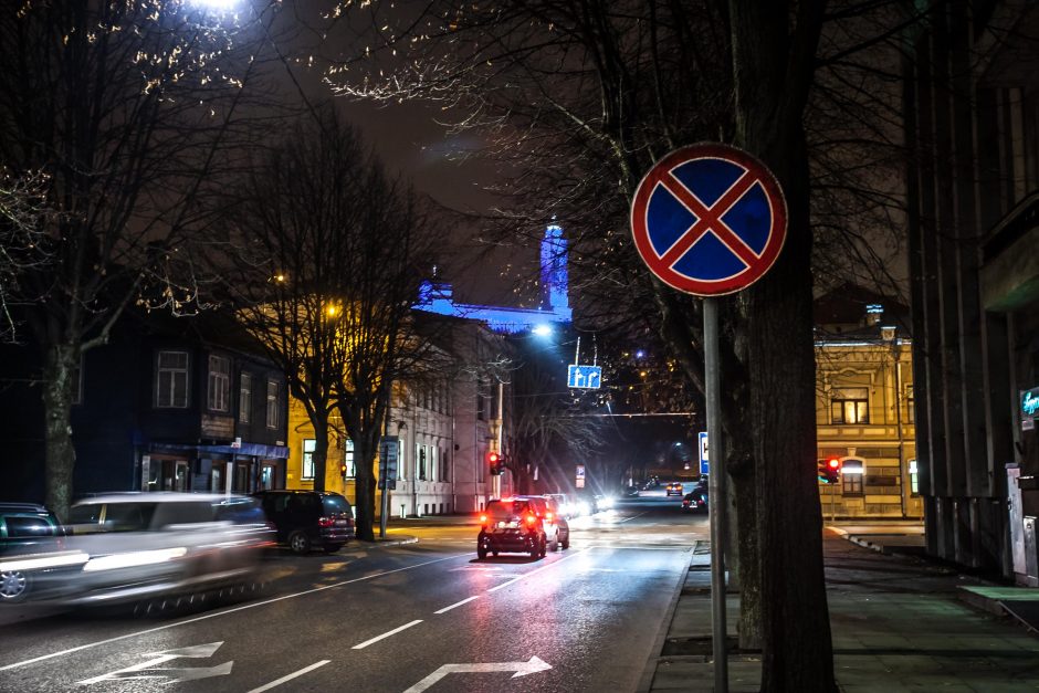 Prisikėlimo bažnyčia nušvito mėlyna spalva