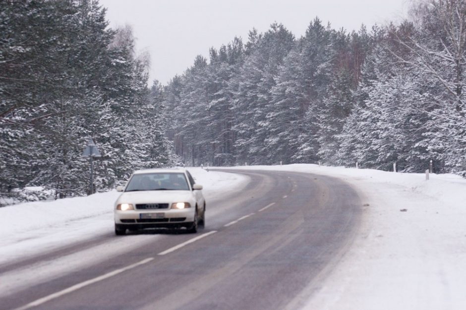 Rajoniniuose keliuose yra slidžių ruožų, įspėja kelininkai