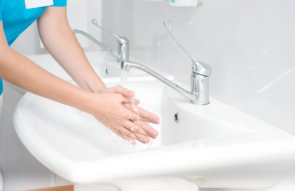 Tyrimas: medikų žinios apie rankų higieną itin menkos