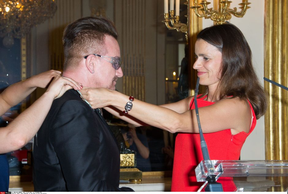 Bono gavo aukščiausią Prancūzijos kultūros apdovanojimą 