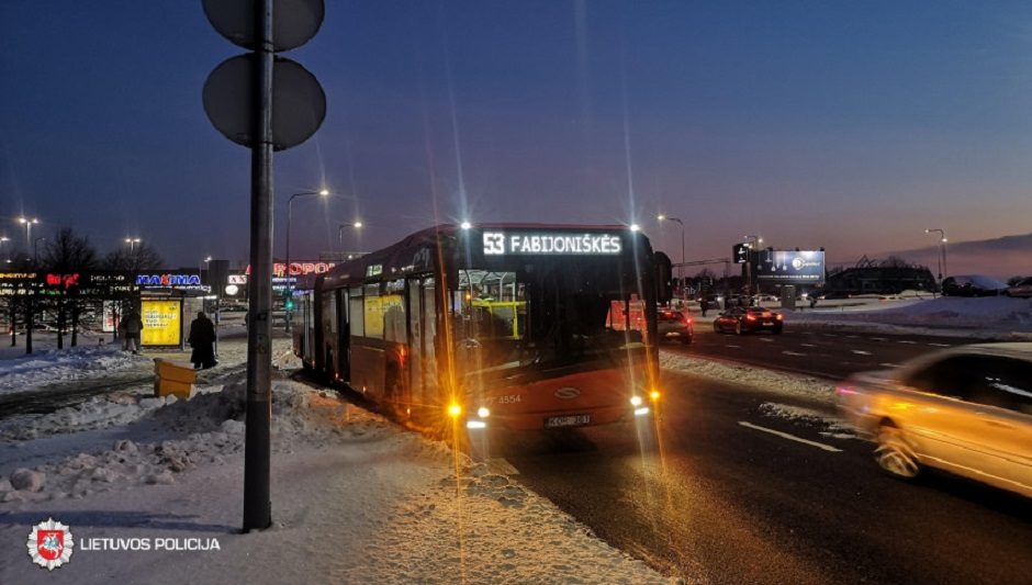 Trys paros Lietuvos keliuose: eismo įvykiuose žmonių aukų išvengta