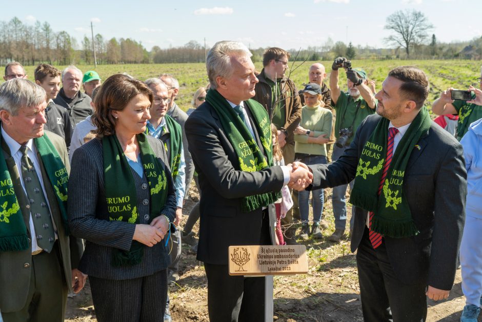 Pasodintas „Ukrainos aukų atminties ąžuolynas“