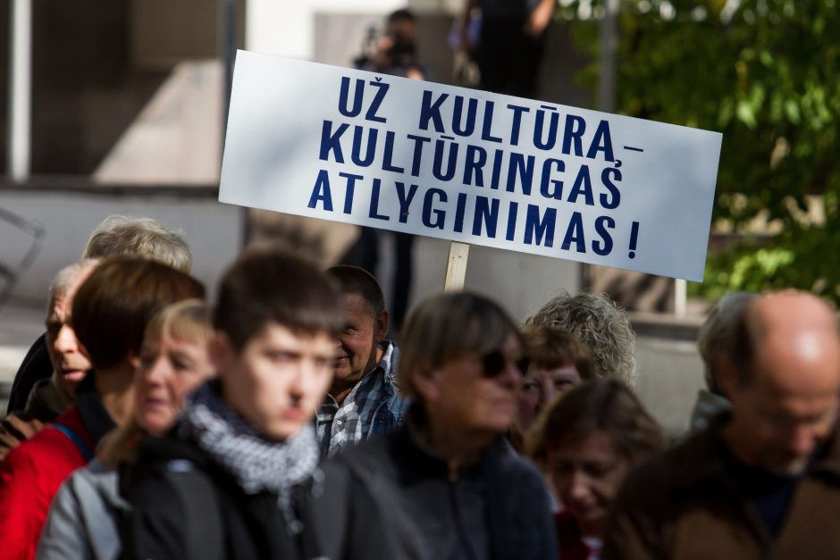 Apie 2 tūkst. kultūros darbuotojų taip ir nesulaukė didesnių atlyginimų