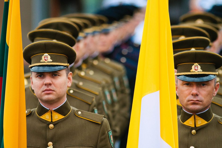 Popiežiaus lėktuvas nusileido Vilniuje