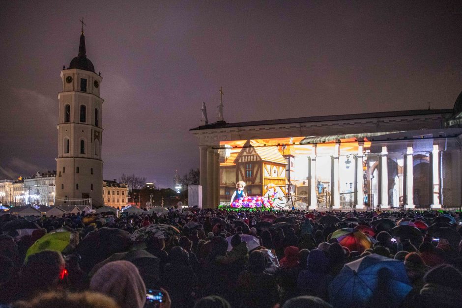 Šv. Kalėdų vakarą ant Vilniaus katedros sienos nušvito 3D pasaka 