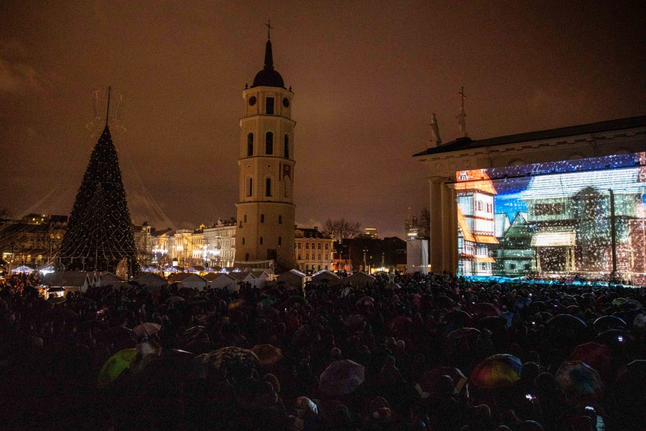 Šv. Kalėdų vakarą ant Vilniaus katedros sienos nušvito 3D pasaka 