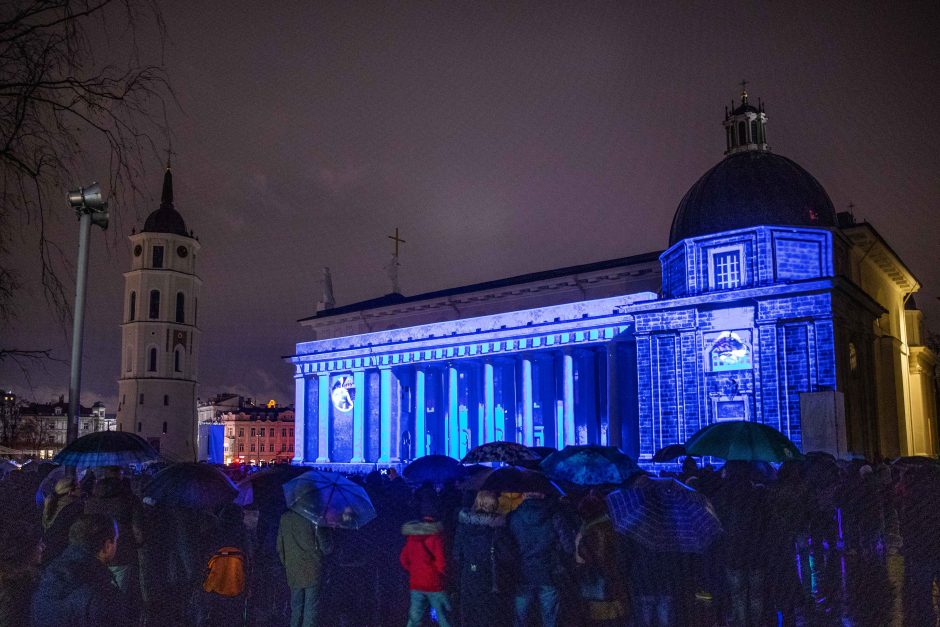 Šv. Kalėdų vakarą ant Vilniaus katedros sienos nušvito 3D pasaka 