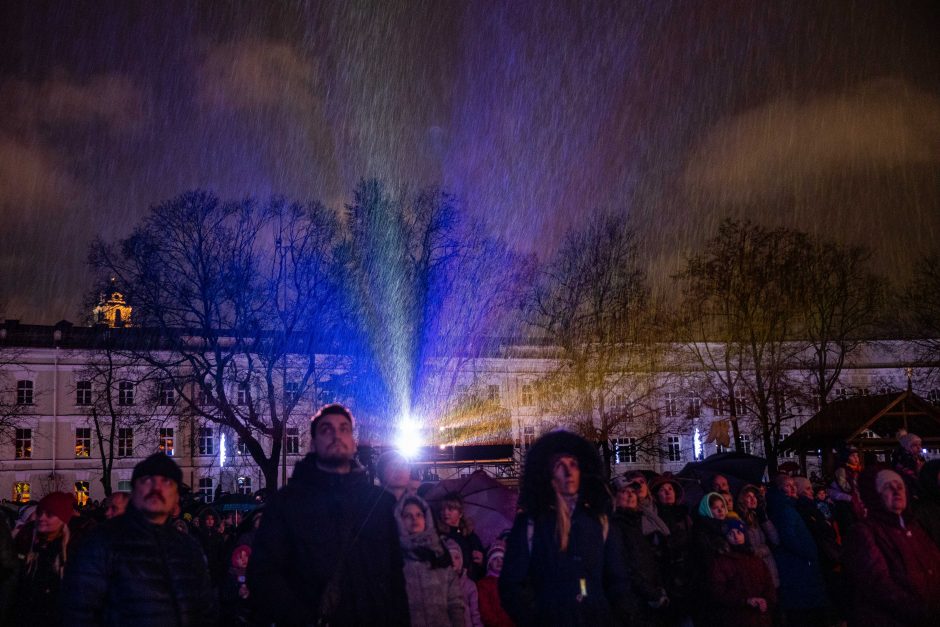 Šv. Kalėdų vakarą ant Vilniaus katedros sienos nušvito 3D pasaka 