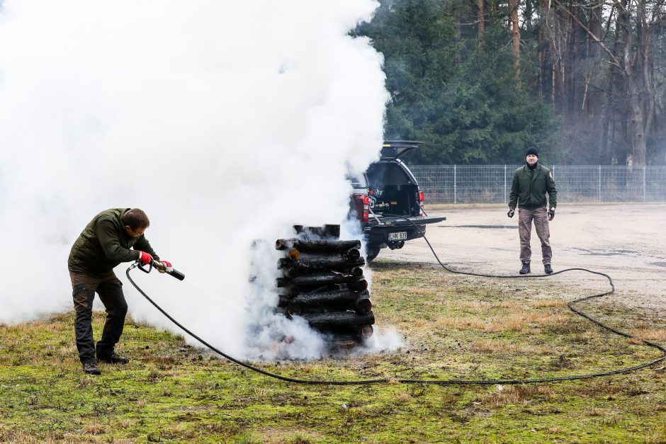 Miškininkai pristatė naujuosius automobilius: nedidelius gaisrus gesins greičiau