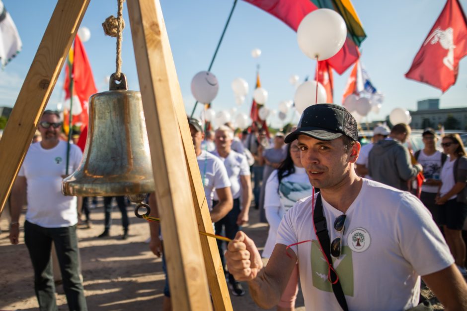 Protestuotojai prie Seimo – policijos akiratyje: gresia baudos