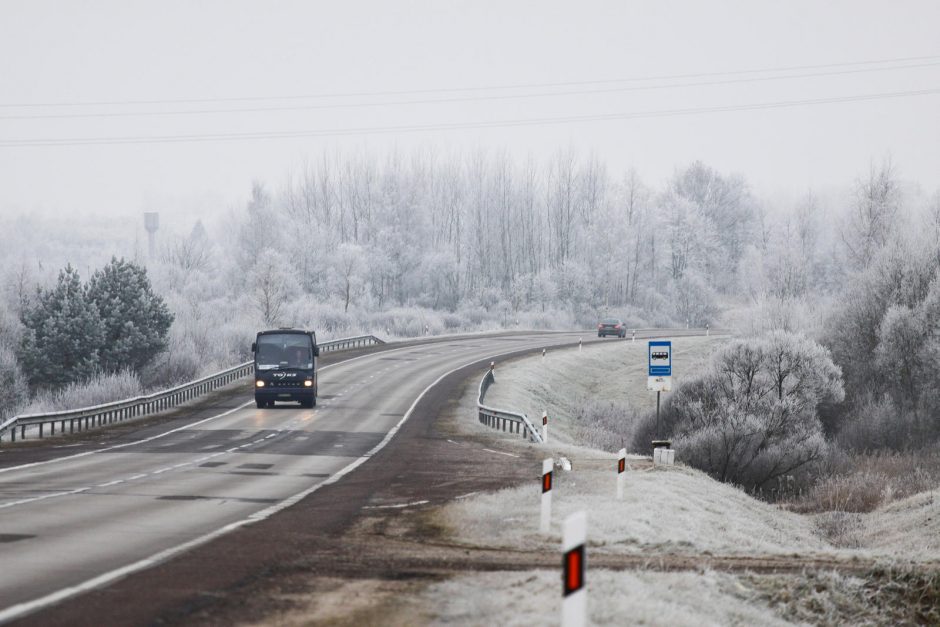 Naktį eismo sąlygas sunkins plikledis