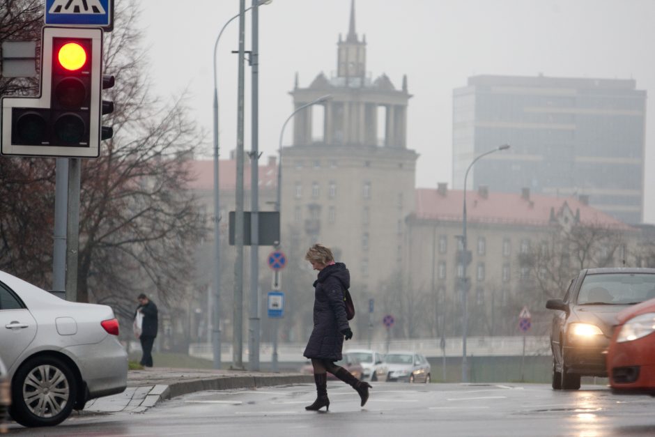 Kelininkai įspėja: naktį vietomis formuosis plikledis