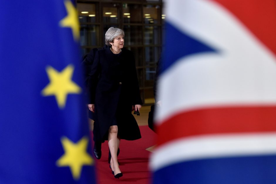 T. May gresia naujos bėdos: Briuselis atmeta „Brexit“ planą