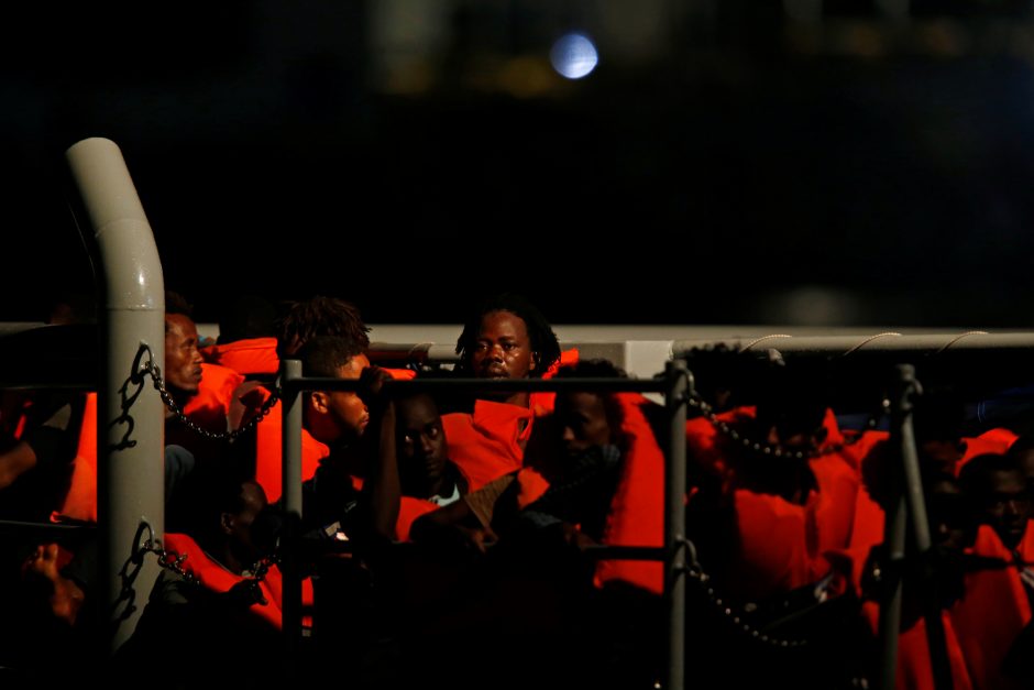Prie Maltos krantų iš valčių išgelbėti šimtai migrantų