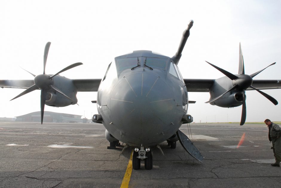 Oro pajėgos įpareigotos nutraukti brangios ledo šalinimo mašinos pirkimą