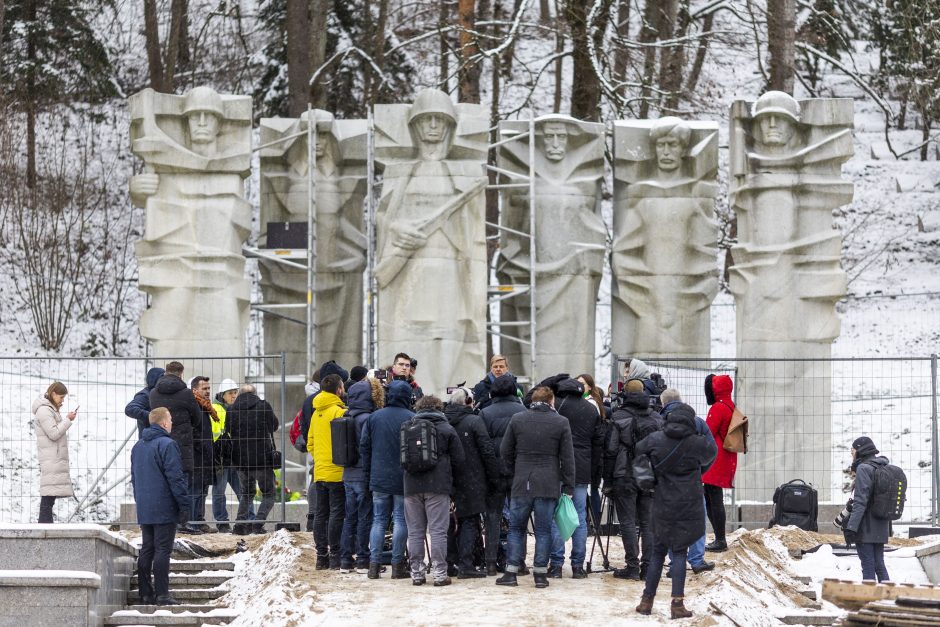 Vilnius nepaiso JT komiteto perspėjimų: pradėtos ardyti sovietinės skulptūros