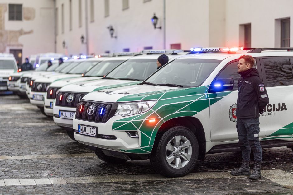 Policijai – 38 nauji automobiliai, vieną jų perduos kolegoms Ukrainoje