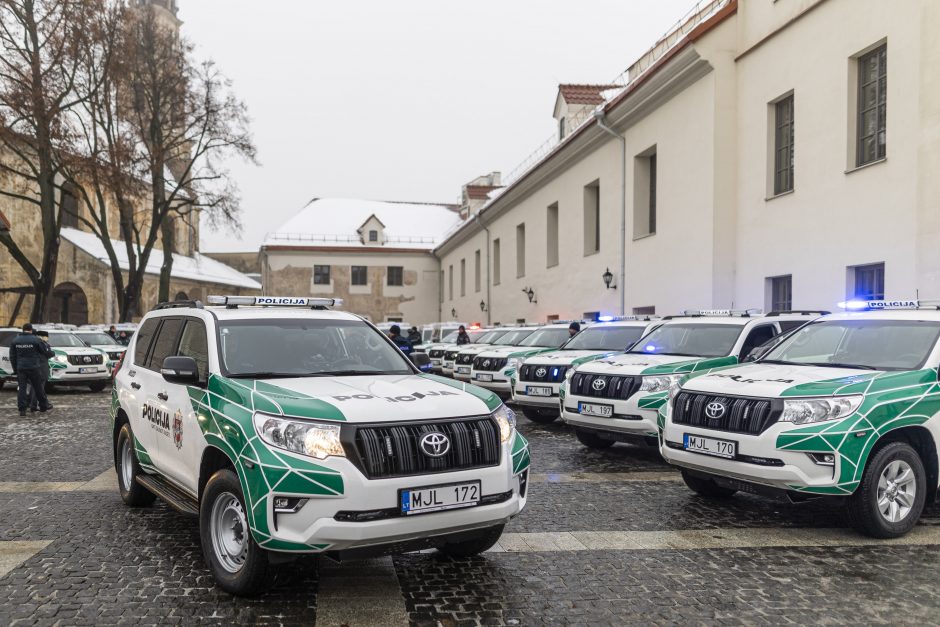 Policijai – 38 nauji automobiliai, vieną jų perduos kolegoms Ukrainoje