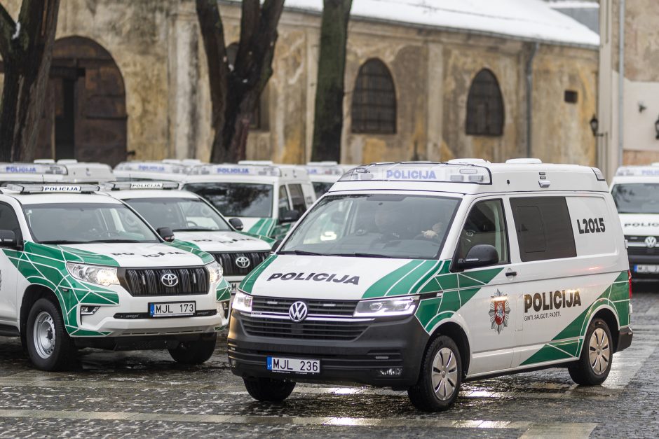 Policijai – 38 nauji automobiliai, vieną jų perduos kolegoms Ukrainoje