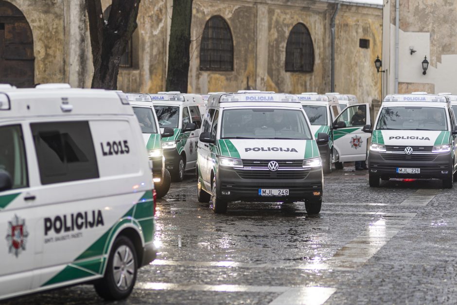 Policijai – 38 nauji automobiliai, vieną jų perduos kolegoms Ukrainoje