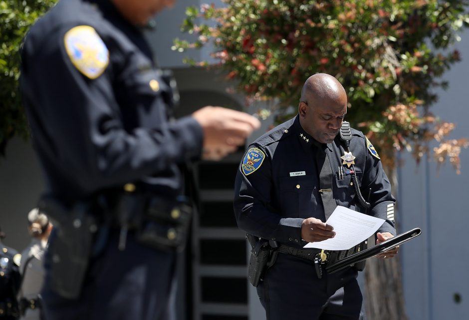 San Francisko siuntų tarnybos darbuotojas nušovė tris kolegas ir nusižudė