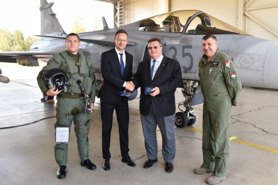 Vengrija patvirtino, kad vėl vykdys NATO oro policijos misiją Lietuvoje