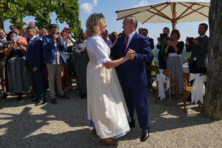 V. Putinas sušoko Austrijos užsienio reikalų ministrės vestuvėse