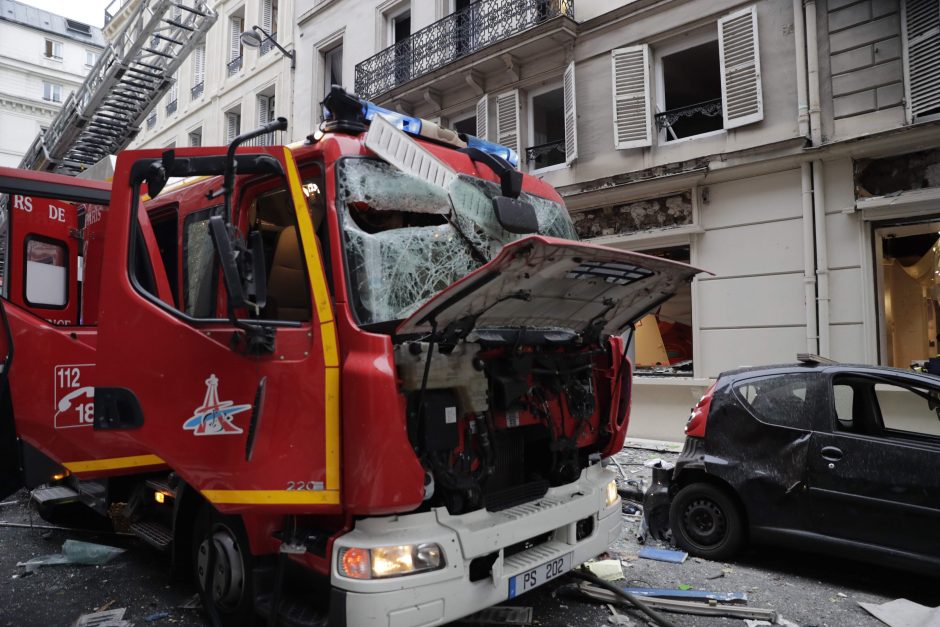 Paryžiaus centre driokstelėjo didžiulis sprogimas, žuvo trys žmonės