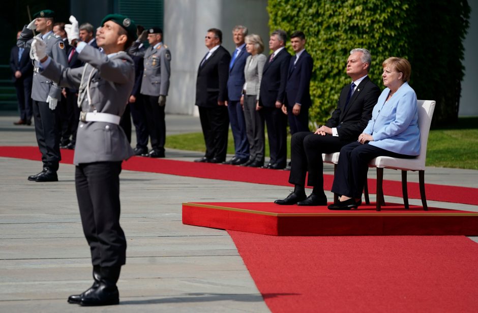 G. Nausėda prabilo vokiškai ir pakvietė A. Merkel į Kuršių neriją