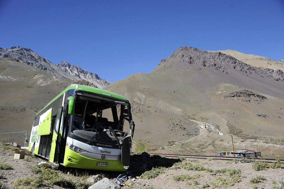 Argentinos kalnuose apvirtus autobusui žuvo mažiausiai 19 žmonių