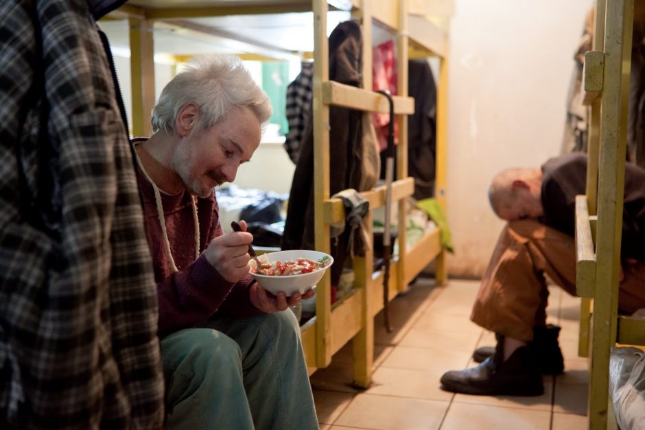 Šaltis sostinės benamius suvijo į nakvynės namus